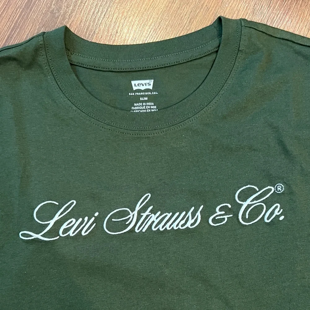 Embroidered Levi's Forest Green Logo Tee - Picture 1 of 5